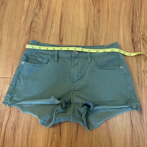 FRAME Denim Le Cutoff Raw Hem Platoon Shorts - Picture 10 of 11